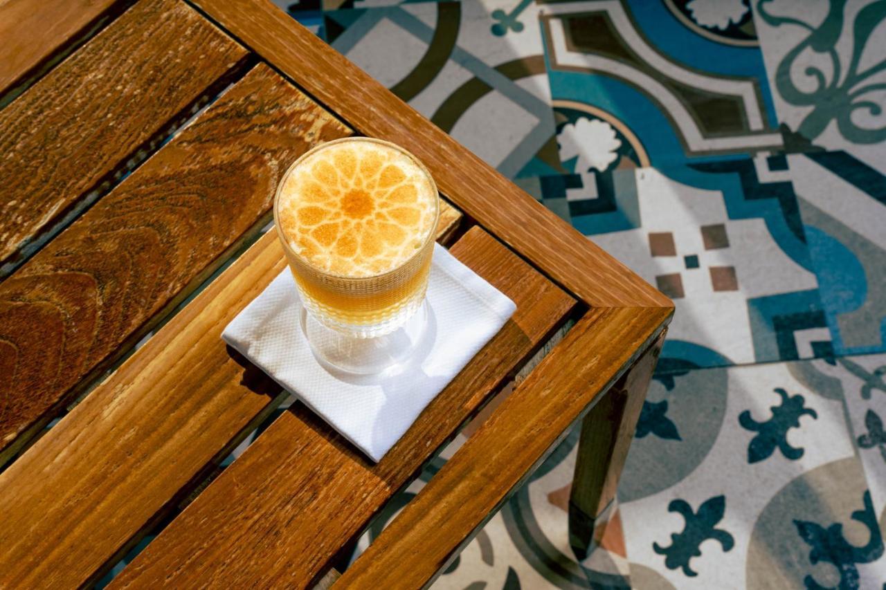 Kimpton Seafire Resort + Spa By Ihg West Bay Bagian luar foto