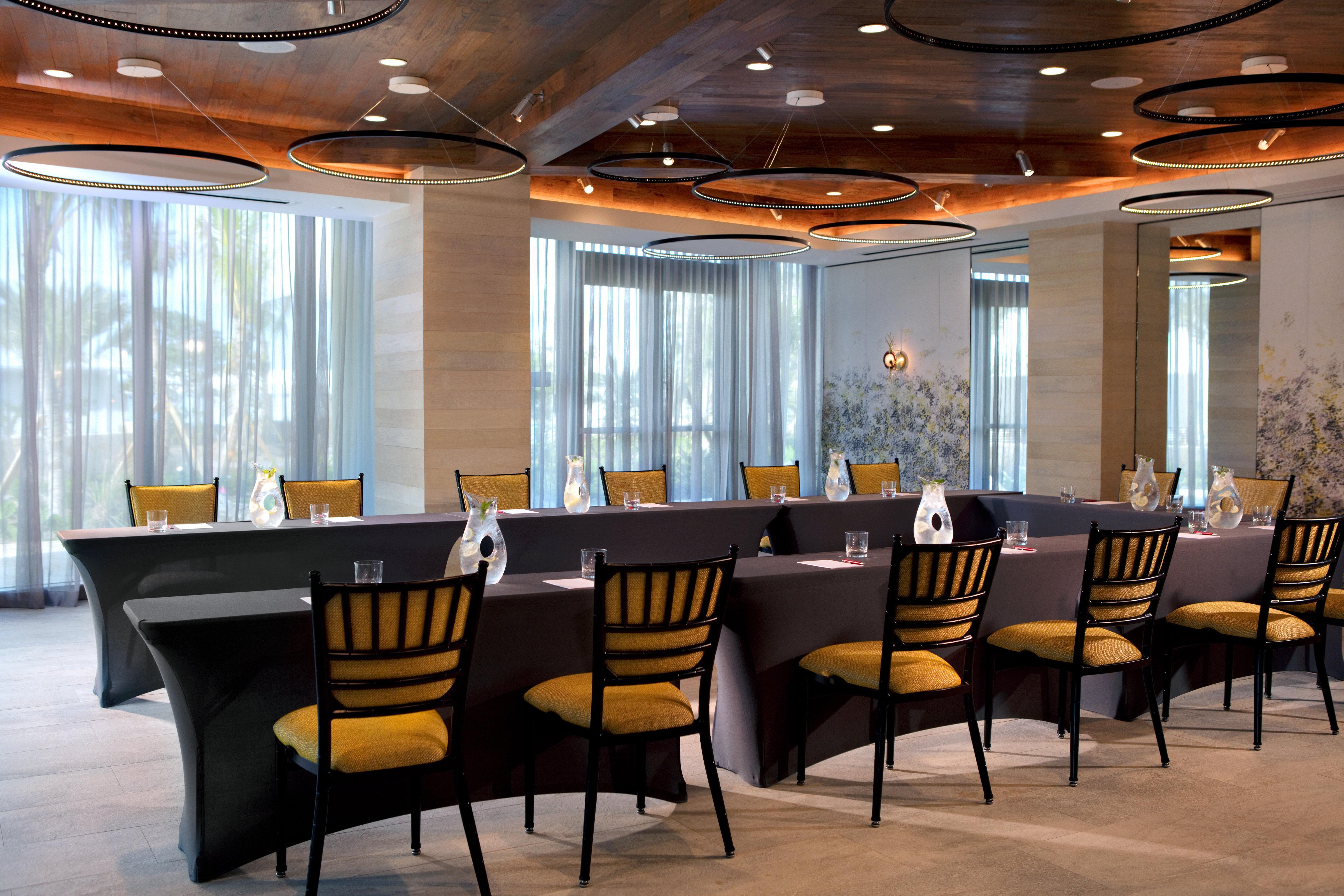 Kimpton Seafire Resort + Spa By Ihg West Bay Bagian luar foto