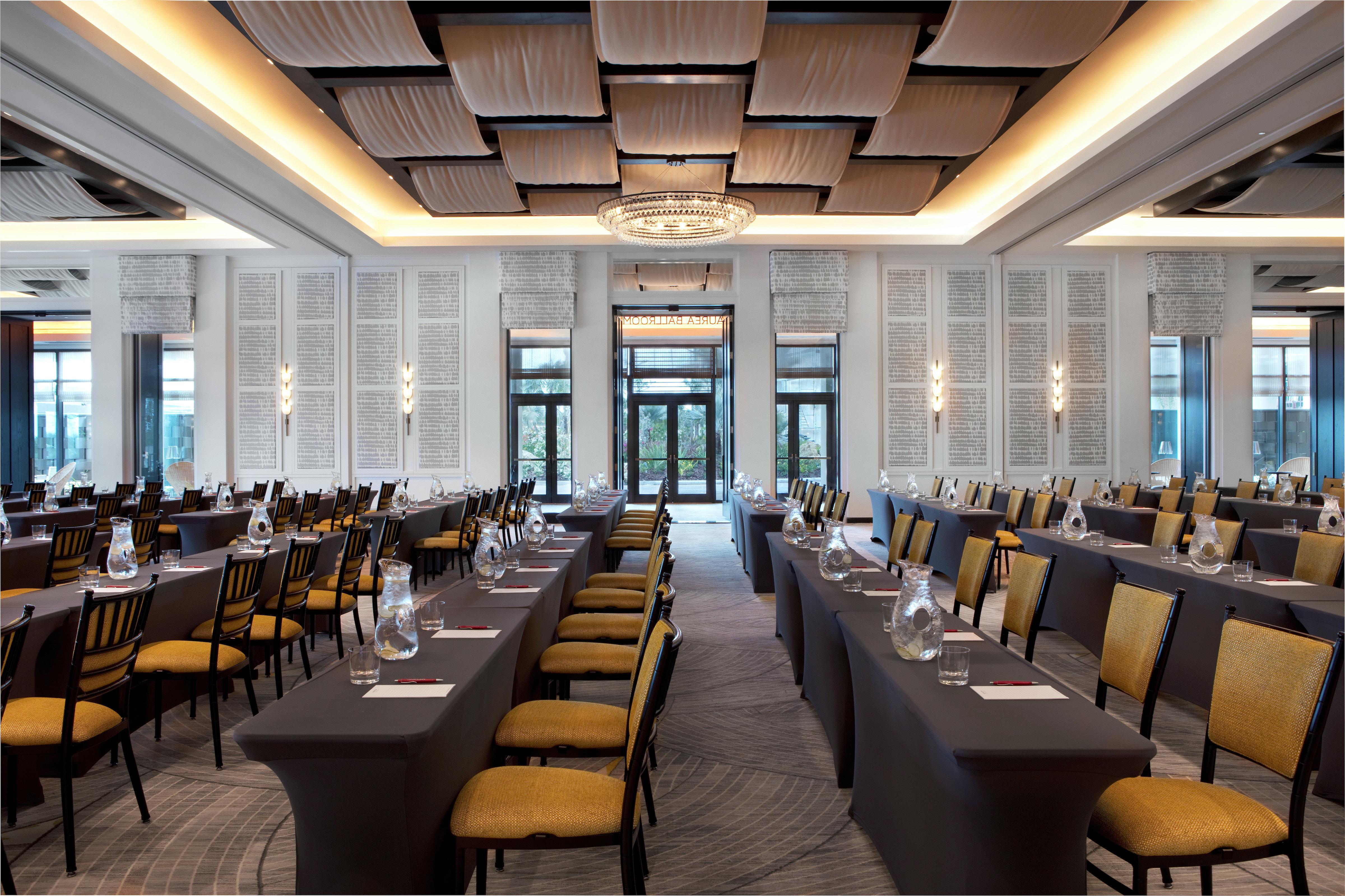 Kimpton Seafire Resort + Spa By Ihg West Bay Bagian luar foto
