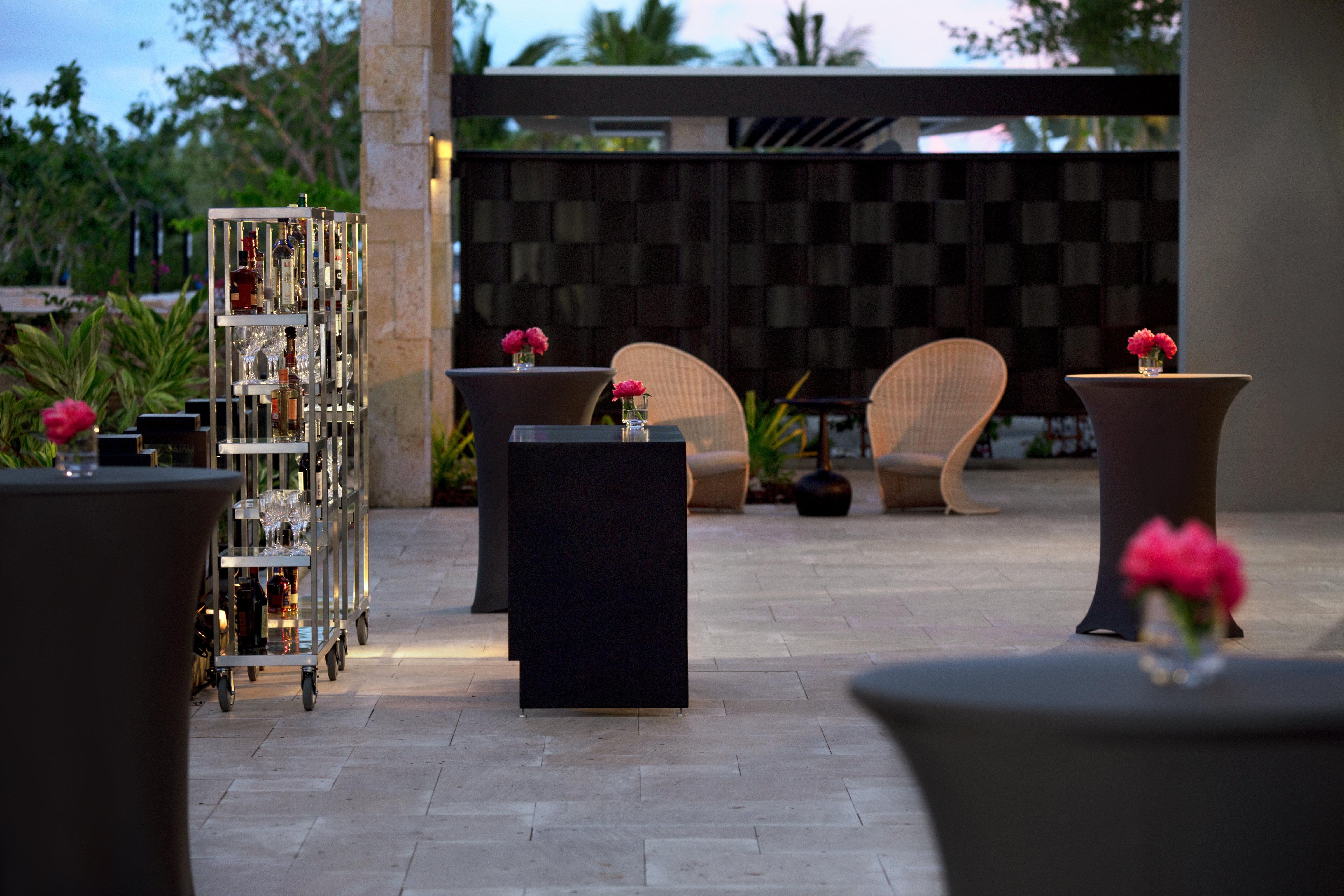 Kimpton Seafire Resort + Spa By Ihg West Bay Bagian luar foto