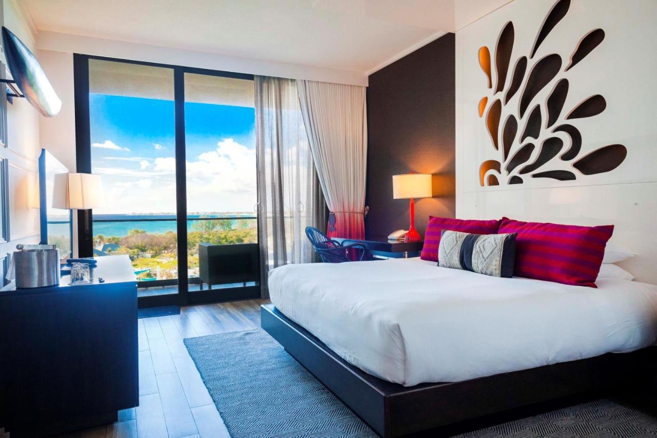 Kimpton Seafire Resort + Spa By Ihg West Bay Bagian luar foto