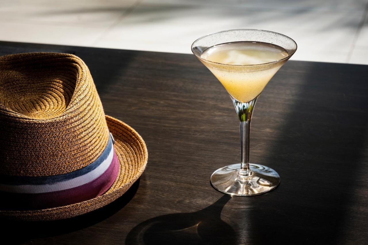 Kimpton Seafire Resort + Spa By Ihg West Bay Bagian luar foto