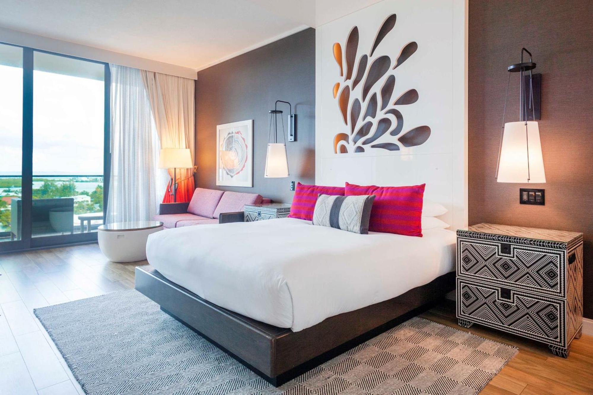Kimpton Seafire Resort + Spa By Ihg West Bay Bagian luar foto