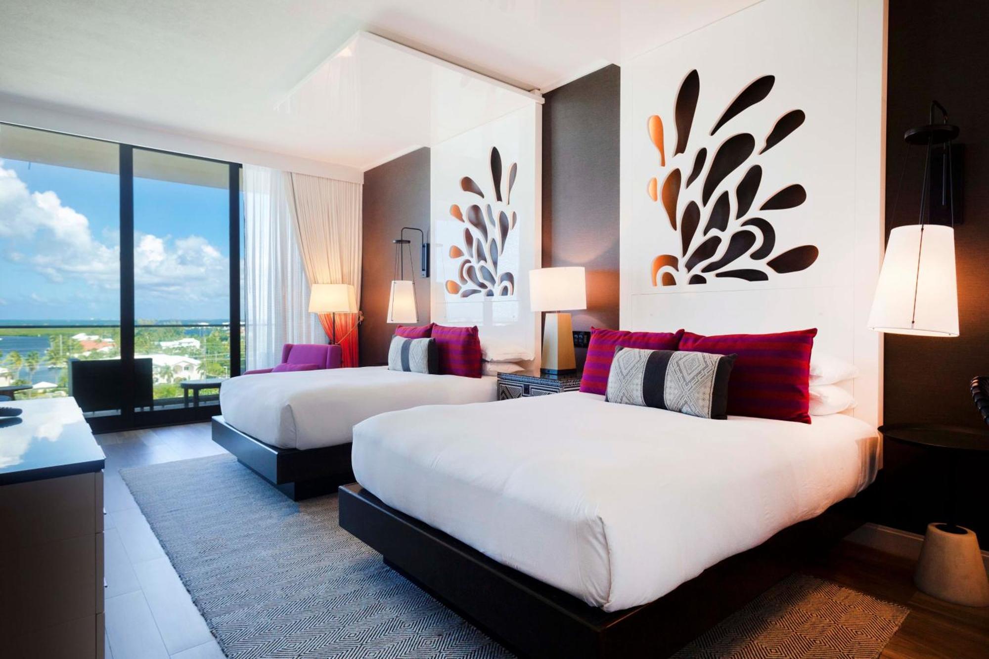 Kimpton Seafire Resort + Spa By Ihg West Bay Bagian luar foto